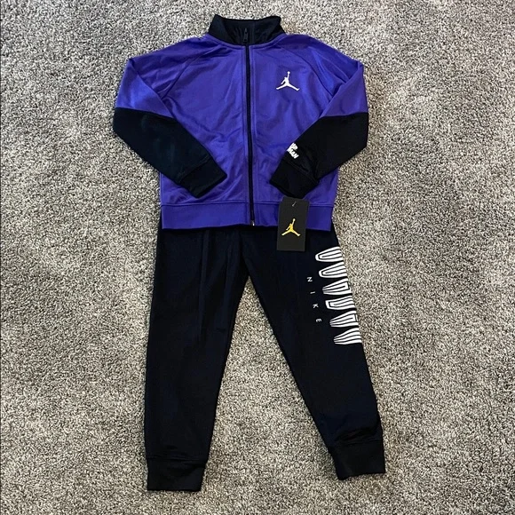 NEW! PURPLE & BLACK JORDAN 2-PIECE ZIP-UP & SWEATPANTS SET. SIZE 6. BOYS. - Picture 1 of 11